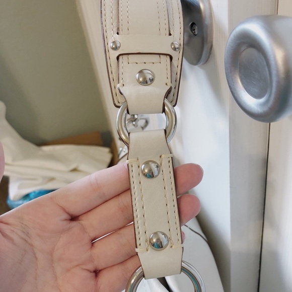 Coach Handbag made from Cowhide Leather - Picture 4 of 8